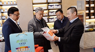 中國人民銀行黨委書記、中國銀保監(jiān)會主席郭樹清蒞臨公司調(diào)研產(chǎn)業(yè)化扶貧工作